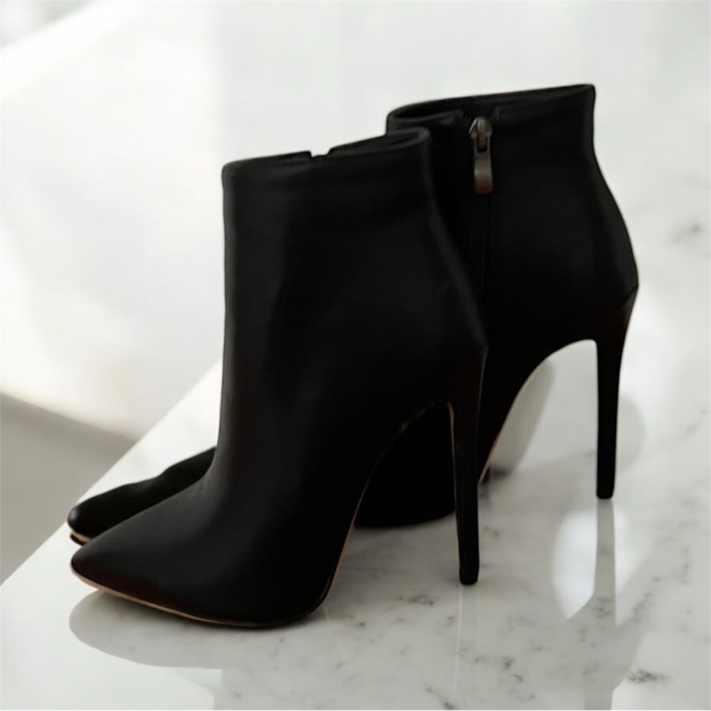 Elegant Black Ankle Boots